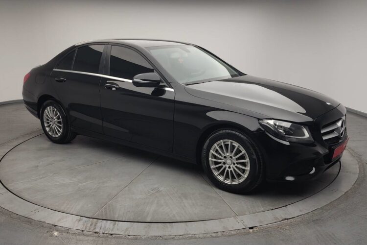 Mercedes-Benz-C-Klasse-1