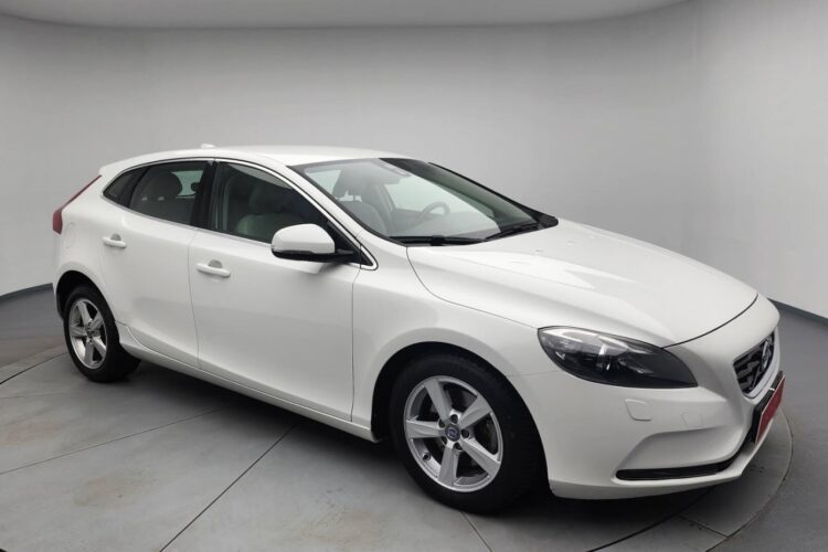 Volvo-v40-1